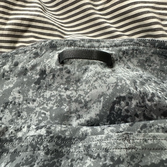 Lulu Grey Pattern Leggings - Picture 3 of 5